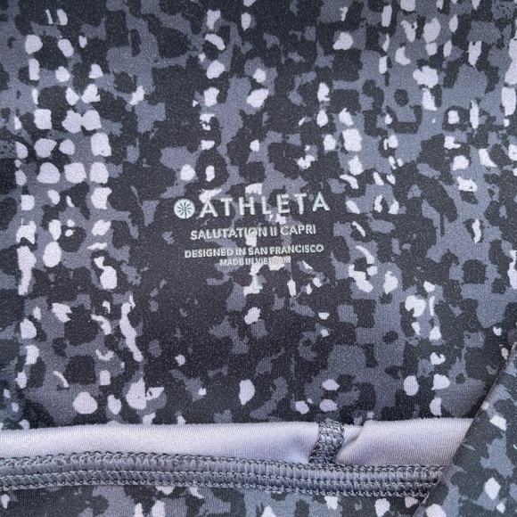 Athleta Salutation II Capri Stash Pocket - size large - Picture 6 of 12